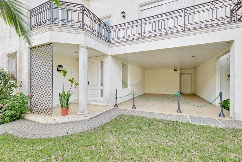 Casa à venda com 4 suítes no condomínio Solar Andaluz, São Paulo - SP