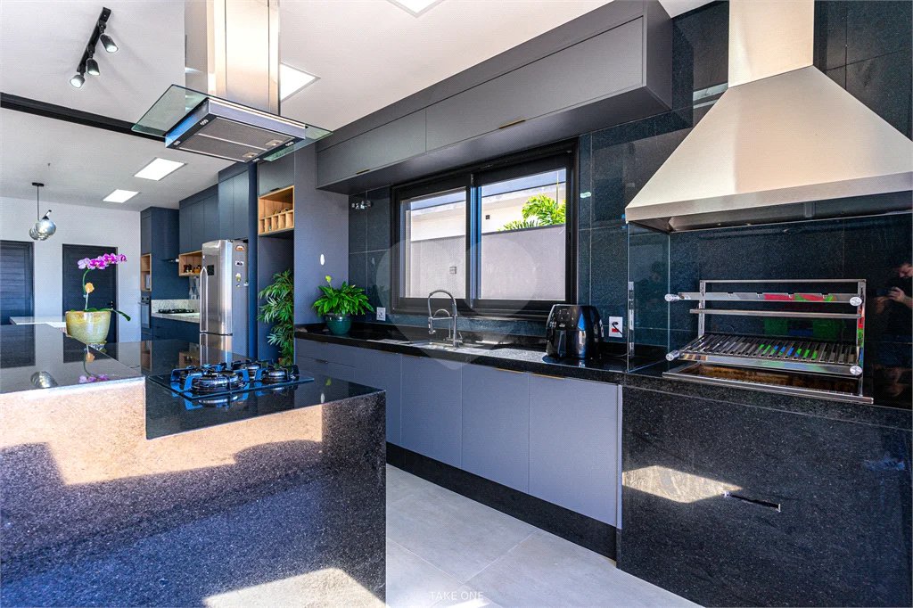 Casa à venda com 4 suítes no condomínio Residencial dos Lagos, Itupeva - SP