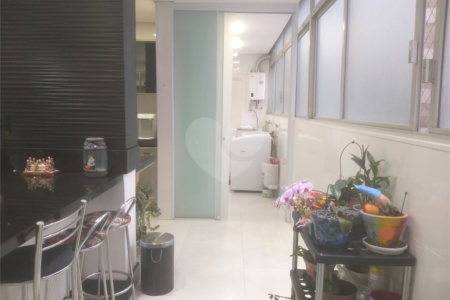 Apartamento à venda com 3 quartos, sendo 1 suíte,  em Paraíso, São Paulo, SP