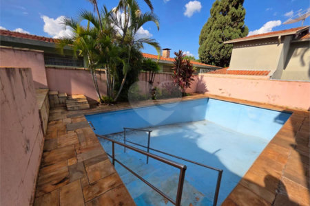 Casa Térrea 5 quartos bem localizada com piscina.