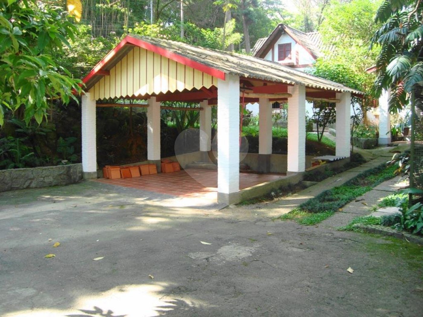 Casa à venda com 3 quartos, sendo 2 suítes, no condomínio Jardim Ibiratiba, São Paulo - SP