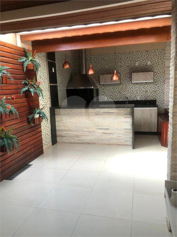 Casa à venda ou para alugar com 4 quartos, sendo 1 suíte, no condomínio Village Jardim Versailles, Jundiaí - SP