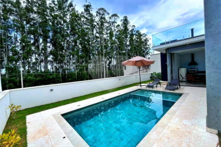 Casa à venda com 3 suítes no condomínio Ninho Verde II, Pardinho - SP