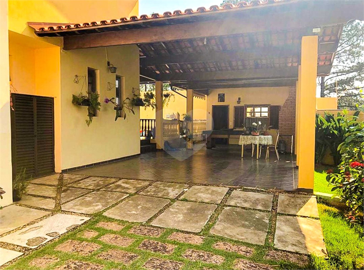 Casa à venda com 3 quartos, sendo 1 suíte,  no condomínio Vivenda das Vinhas, Vinhedo - SP