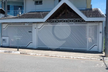 CASA A VENDA NO BAIRRO VISTA VERDE COM 3 DORMITORIOS, 3 SUITES, 3 VAGAS, METRAGEM 316M², SJC