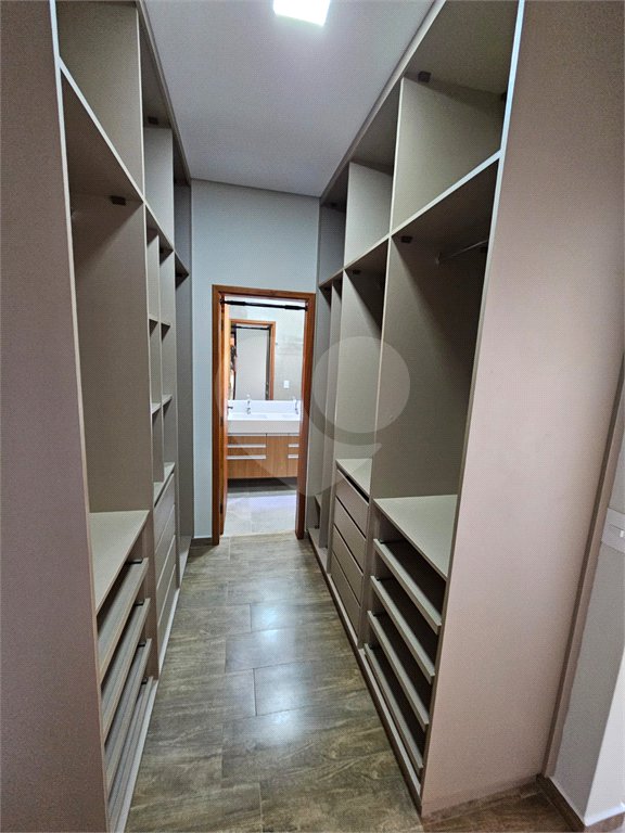 Casa à venda com 3 quartos, sendo 1 suíte,  no condomínio Mantova, Indaiatuba - SP