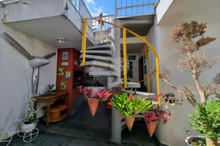 Sobrado com 300m² , 3 dormitórios , sendo 2 suítes , 4 vagas , à venda no Jabaquara.