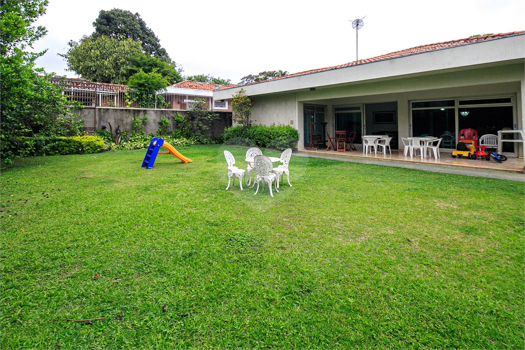 Casa Térrea à venda com 4 quartos, sendo 1 suíte, em Alto da Boa Vista, São Paulo, SP