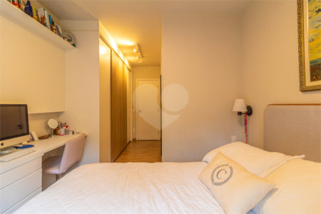 Apartamento à venda com 3 quartos, sendo 1 suíte,  em Morumbi, São Paulo, SP