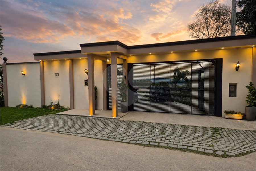 Casa à venda com 4 quartos, sendo 1 suíte,  no condomínio Alpes da Cantareira, Mairiporã - SP