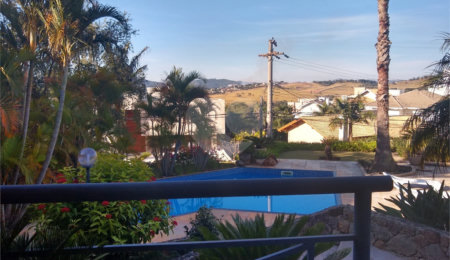 Casa à venda com 4 quartos, sendo 2 suítes, no condomínio Osato, Atibaia - SP