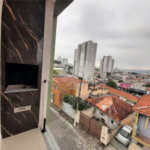 Apartamento com 44m2, 2 quartos, banheiro, sala integrada à cozinha, varanda gourmet e 1 vaga