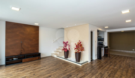 Casa à venda com 3 quartos, sendo 1 suíte, em Campo Belo, São Paulo, SP
