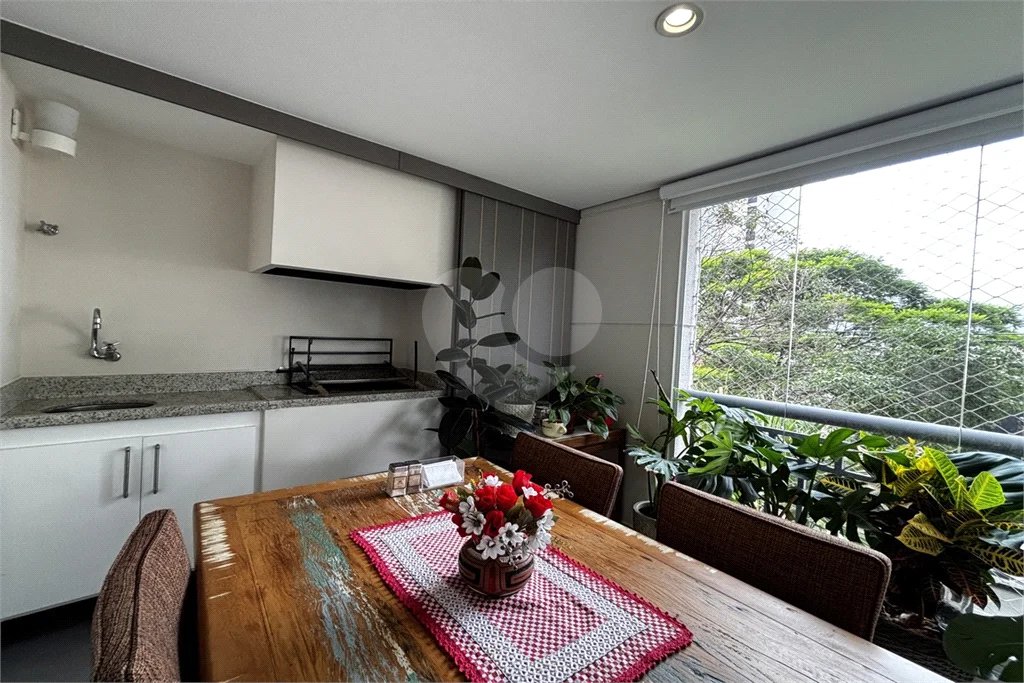 Apartamento para alugar com 3 suítes em Vila Romana, São Paulo, SP