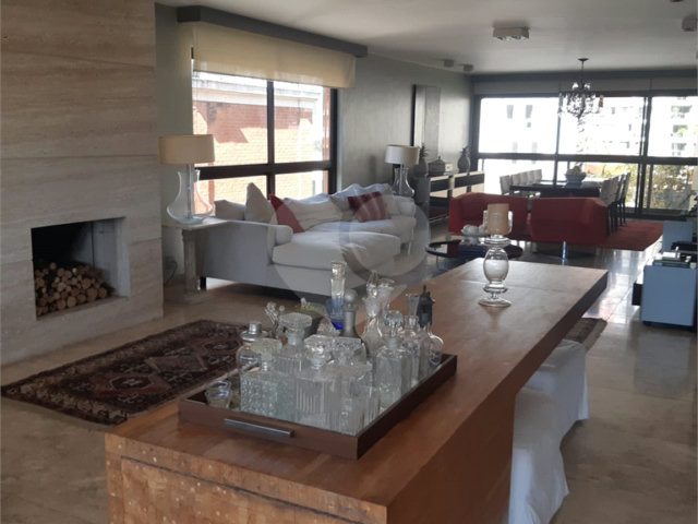 Apartamento à venda com 5 suítes em Real Parque, São Paulo, SP