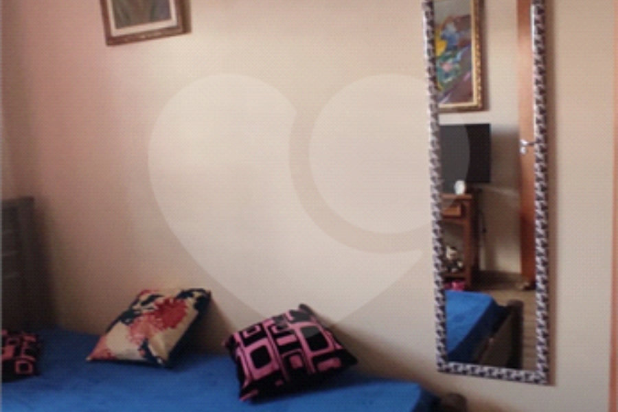 Casa à venda com 3 quartos, sendo 1 suíte,  no condomínio Residencial Vila Irmãos Arnoni, São Paulo - SP