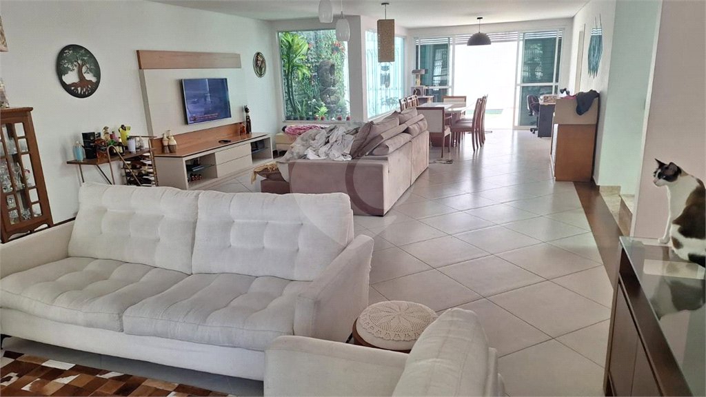 Sobrado à venda com 6 quartos, sendo 4 suítes, em Tremembé, São Paulo, SP