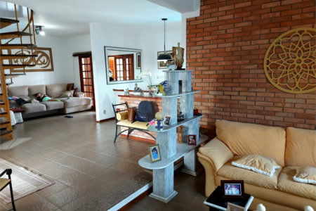 Sobrado à venda com 5 quartos, sendo 4 suítes, em Santa Rosa, Vinhedo, SP