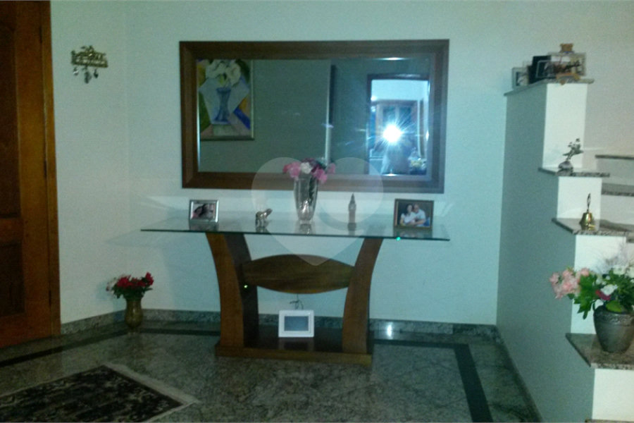 Casa à venda com 4 quartos, sendo 2 suítes, no condomínio Alpes da Cantareira, Mairiporã - SP