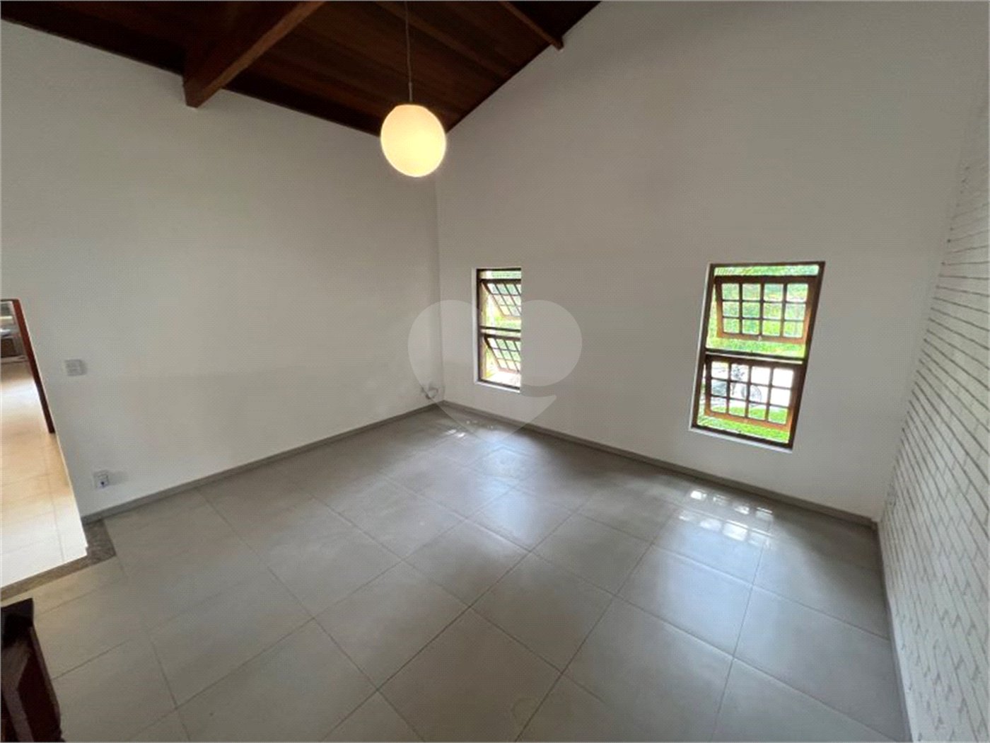 Casa à venda ou para alugar com 4 quartos, sendo 3 suítes, no condomínio Estância Marambaia, Vinhedo - SP