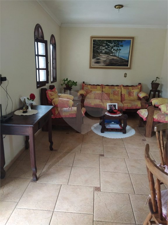 Casa Térrea à venda com 3 quartos, sendo 1 suíte,  no Centro, Salesópolis, SP