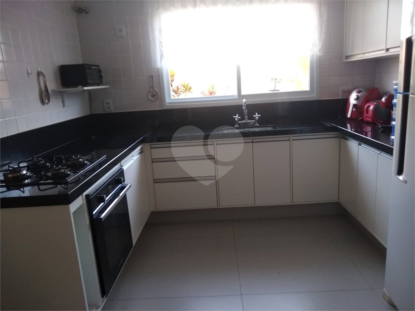 Casa à venda com 3 quartos, sendo 1 suíte,  no condomínio Residencial Grape Village, Vinhedo - SP
