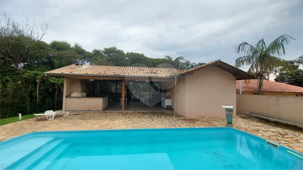 Casa à venda com 4 quartos, sendo 1 suíte, no condomínio Marf II, Bom Jesus dos Perdões - SP