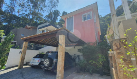 Casa à venda com 3 quartos, sendo 2 suítes, no condomínio Cond Jardim Itatinga, São Paulo - SP