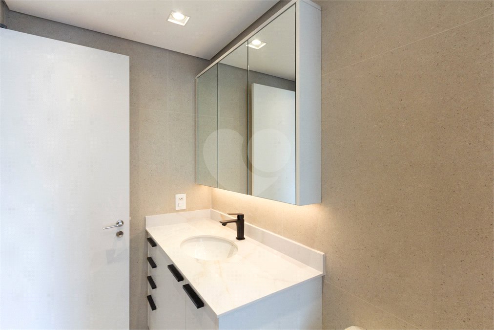 Apartamento à venda ou para alugar com 3 suítes em Moema, São Paulo, SP