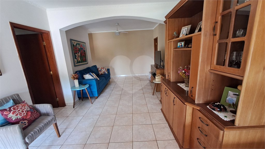 Casa à venda com 3 quartos, sendo 1 suíte, no condomínio Residencial Vale das Laranjeiras, Indaiatuba - SP