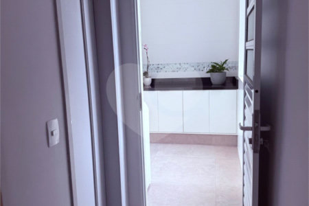 Sobrado à venda com 4 quartos, sendo 2 suítes, em Vila Santo Antônio, Cotia, SP