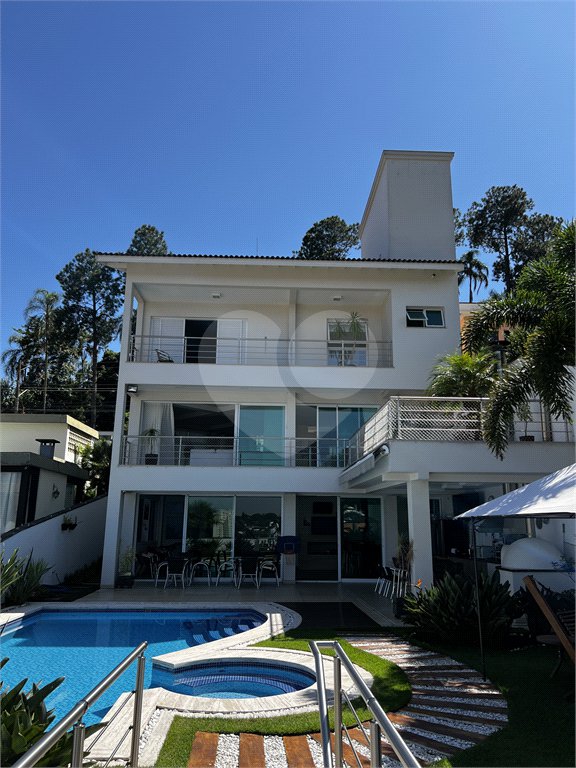 Sobrado à venda com 4 suítes em Vila Irmãos Arnoni, São Paulo, SP