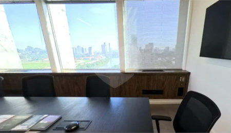 Sala comercial de 198m² com vista em Pinheiros