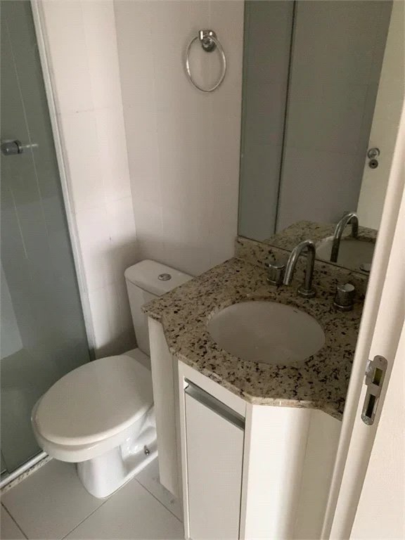 Apartamento com 2 quartos, 1 suíte e sala ampliada com varanda, 2 vagas em frente a Chácara do Joquei