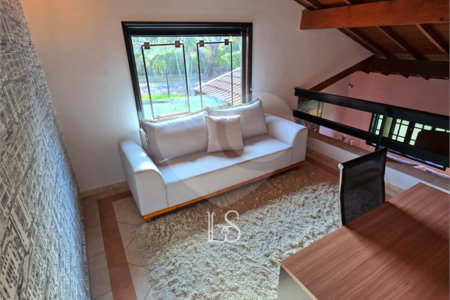 Indaiatuba- Vale das Laranjeiras - Vista dos fundos para o lago - Casa assobradada - 3 pisos, 4 quartos, 2 suítes, uma com hidro ,escritório, sala 3 ambientes, lareira, lavabo,cozinha ampla, despensa, lavanderia, churrasqueira, forno pizza, 6 wcs, piscina, jardim despensa, garagem, segurança