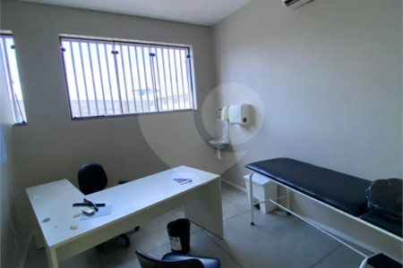 Salão para alugar em Vila Romanópolis, Ferraz de Vasconcelos, SP
