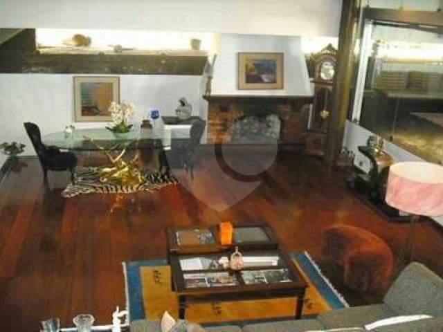 Sobrado à venda com 4 quartos, sendo 3 suítes,  em Alto da Boa Vista, São Paulo, SP