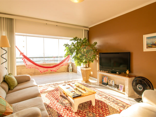 Apartamento à venda com 3 quartos, sendo 1 suíte,  em Alto da Boa Vista, São Paulo, SP
