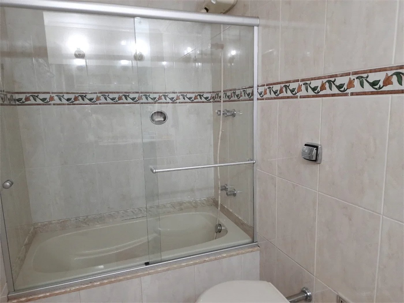 Casa à venda com 4 quartos, sendo 1 suíte, em Parque Continental, São Paulo, SP