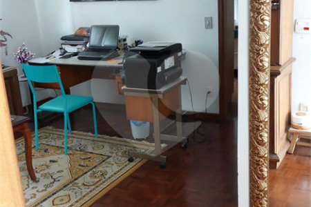 Casa à venda com 7 quartos, sendo 2 suítes, em Jardim Londrina, São Paulo, SP