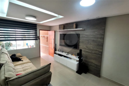 Sobrado à venda com 3 quartos, sendo 1 suíte, em Vila Nivi, São Paulo, SP