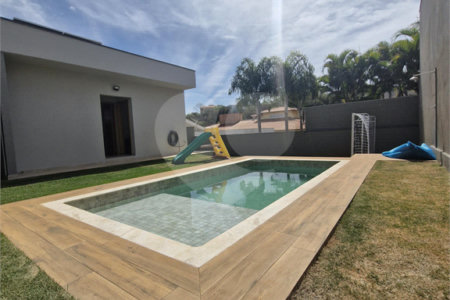 Casa à venda com 5 quartos, sendo 3 suítes, no condomínio Residencial Terras de Vinhedo, Vinhedo - SP