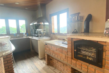 Casa à venda com 4 suítes no condomínio Vale da Santa Fé, Vinhedo - SP
