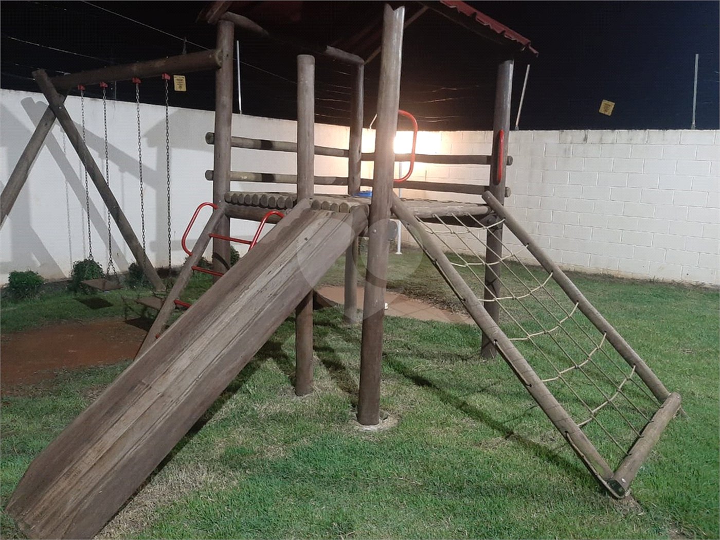 Casa à venda com 2 quartos, sendo 1 suíte,  no condomínio Pitangueiras, Mogi das Cruzes - SP