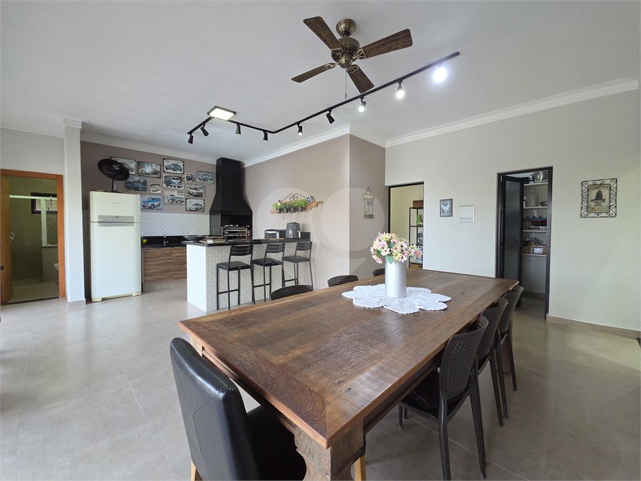 Casa à venda com 3 suítes no condomínio Village Ipanema I, Araçoiaba da Serra - SP