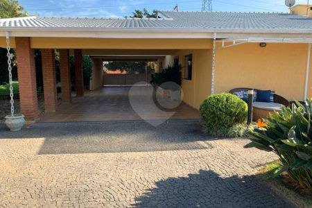 Casa à venda com 6 quartos, sendo 4 suítes, no condomínio São Joaquim, Vinhedo - SP