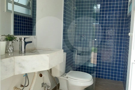 Casa à venda ou para alugar com 4 suítes no condomínio Figueira Garden, Atibaia - SP