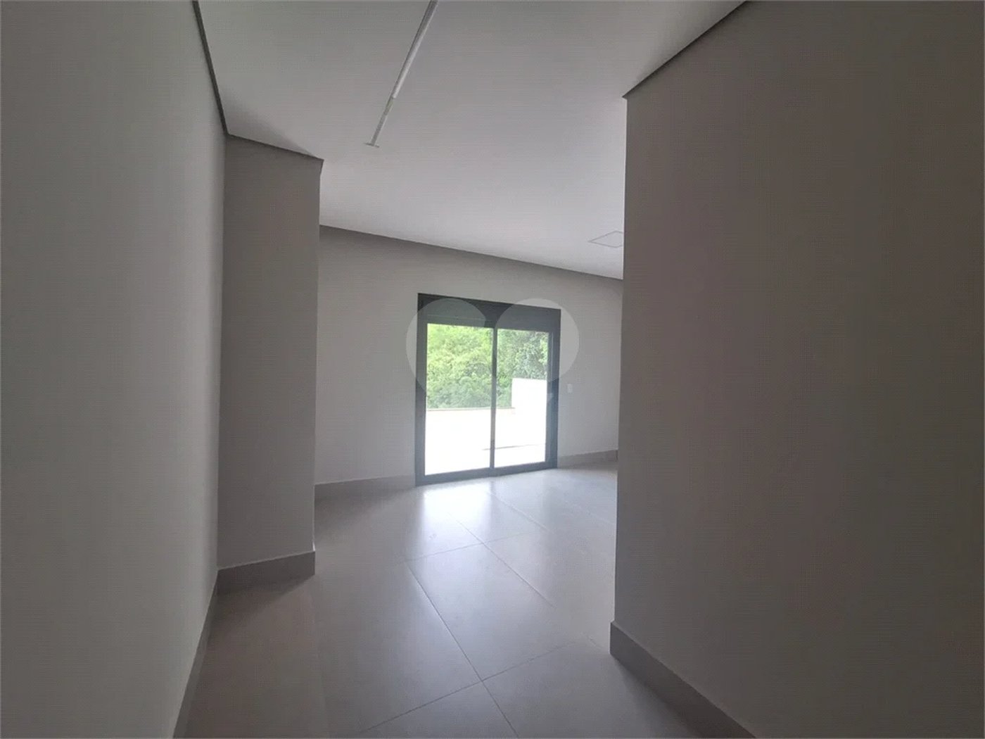 Casa NOVA com 03 suítes , piscina e condomínio com lazer completo!