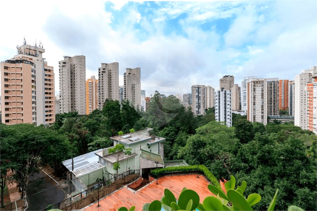 Apartamento à venda com 4 quartos, sendo 2 suítes, em Paraíso do Morumbi, São Paulo, SP