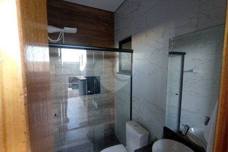 Casa à venda com 3 quartos, sendo 1 suíte, no condomínio Lago dos Ipês, Itapetininga - SP